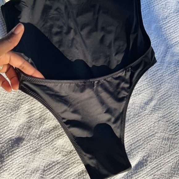 SOLID & STRIPED The Marina open-back halterneck swimsuit - Picture 8 of 11